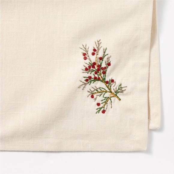 4-Pack Embroidered Wreath Cloth Napkins Christmas 2024 - Threshold Studio McGee - Picture 3 of 3